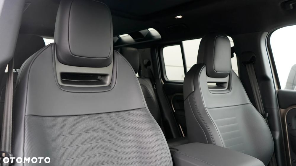 Land Rover Defender 4.4 P635 V8 mHEV Octa - 30