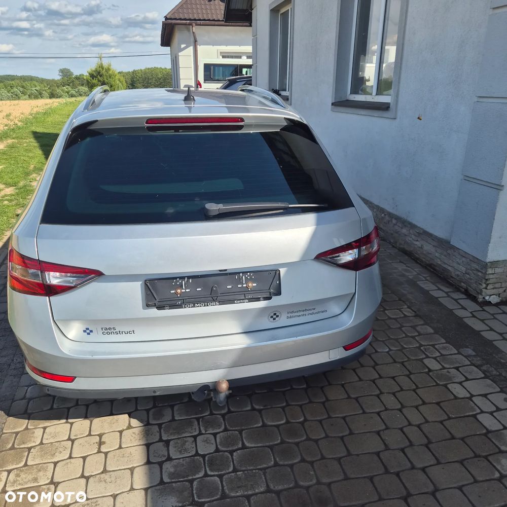 Skoda Superb 2.0 TDI DSG Active - 10