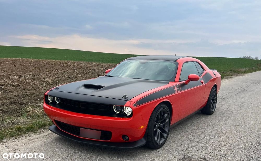 Dodge Challenger - 1