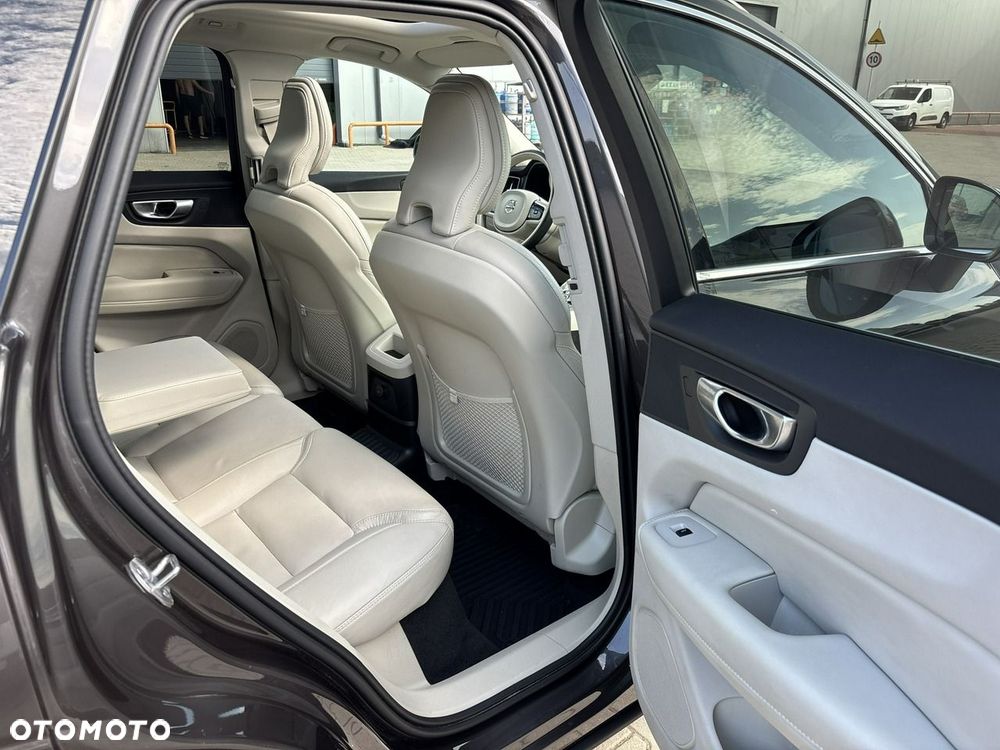 Volvo XC 60 T8 Plug-In Hybrid AWD Ultimate Bright - 19
