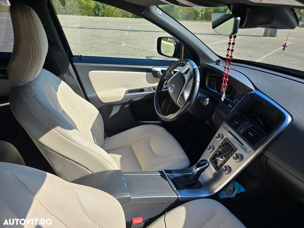 Volvo XC 60 D4AWD Kinetic - 5