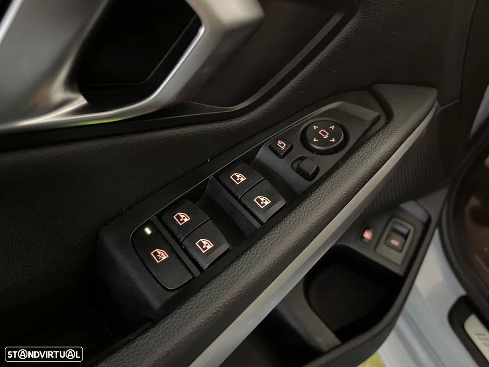 BMW 320 e Pack Desportivo M Auto - 36
