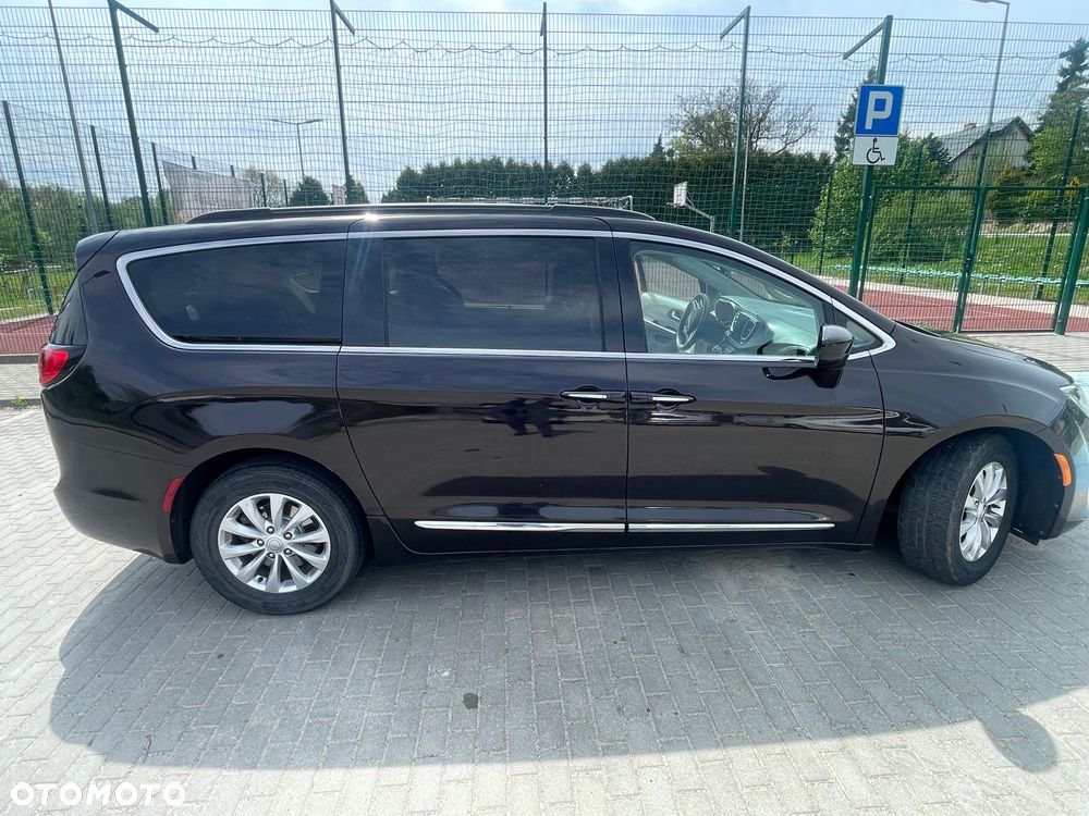Chrysler Pacifica - 6