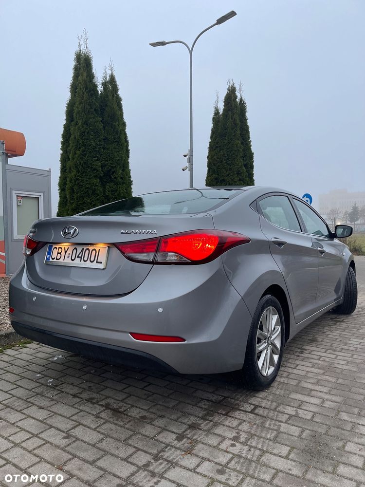 Hyundai Elantra - 5