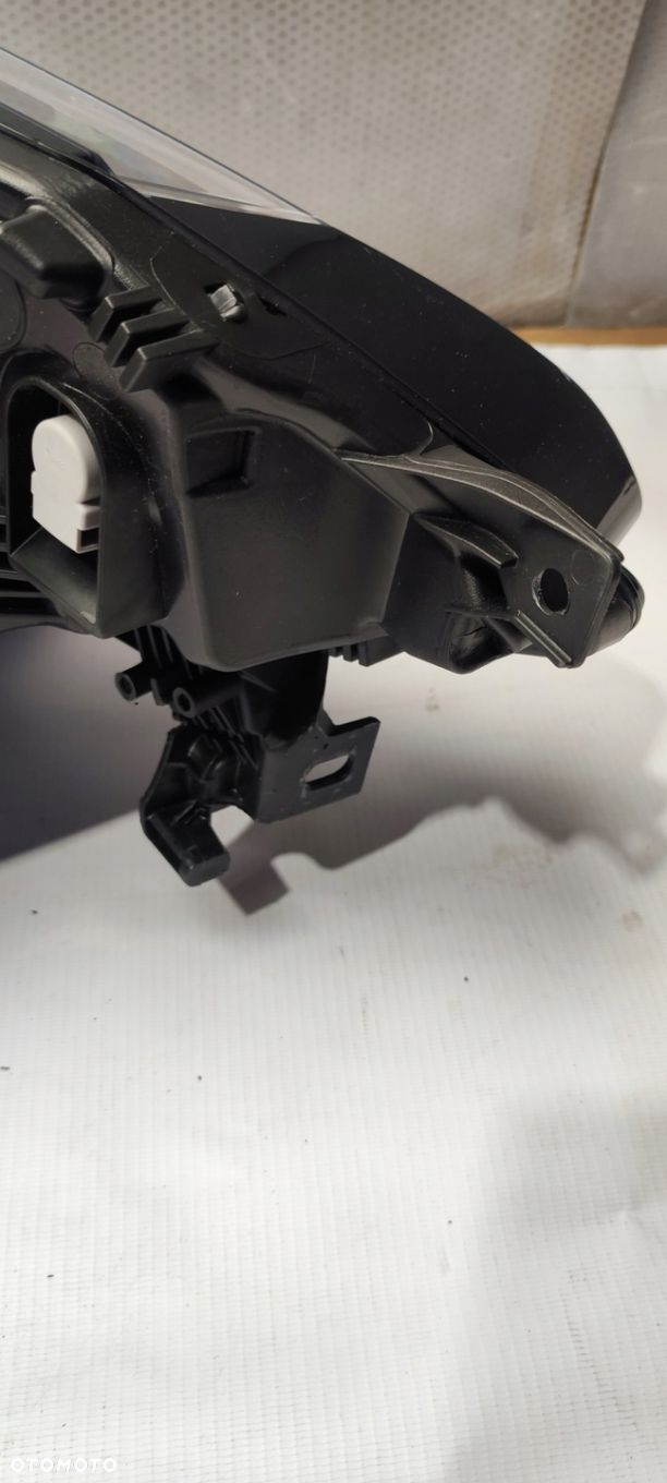 NOWA ORYGINALNA LEWA LAMPA RENAULT MEGANE IV 260607505R ZWYKŁA  LED - 7