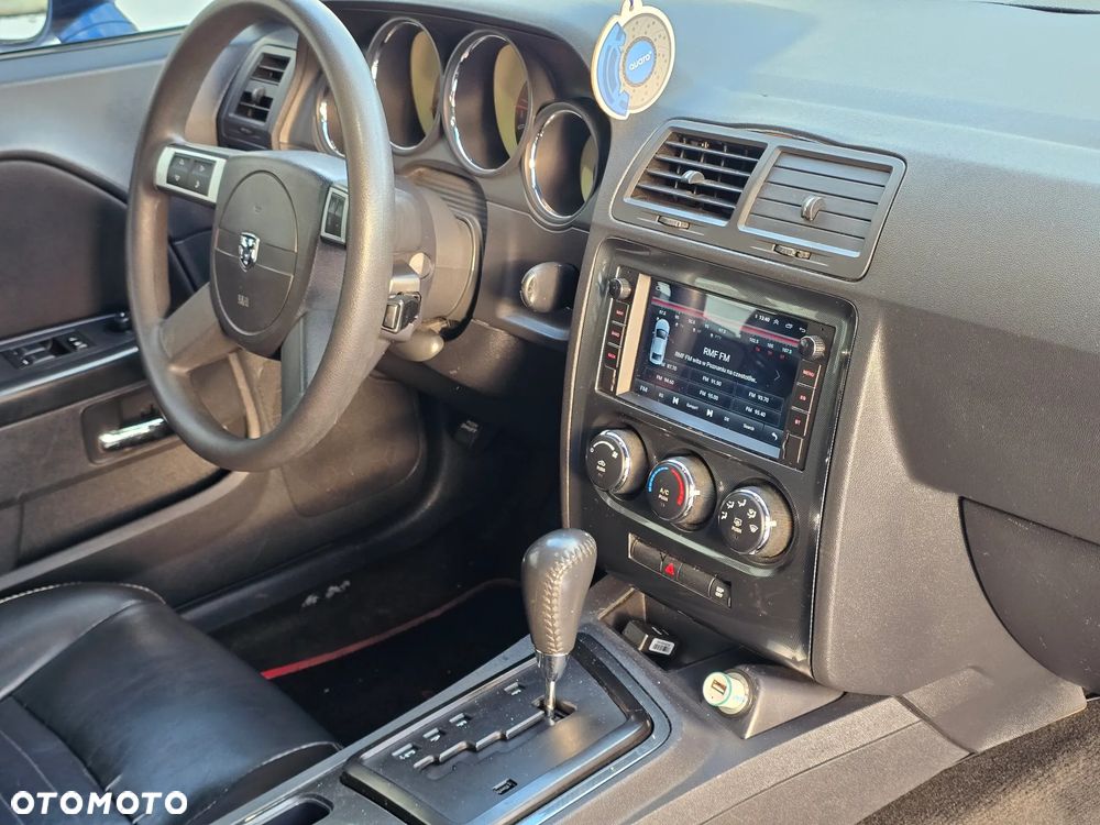 Dodge Challenger - 8