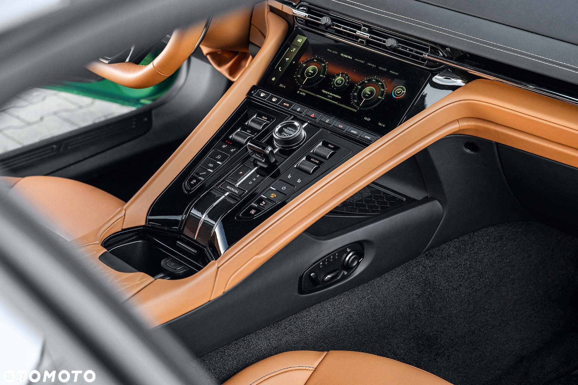 Aston Martin DB12 - 23