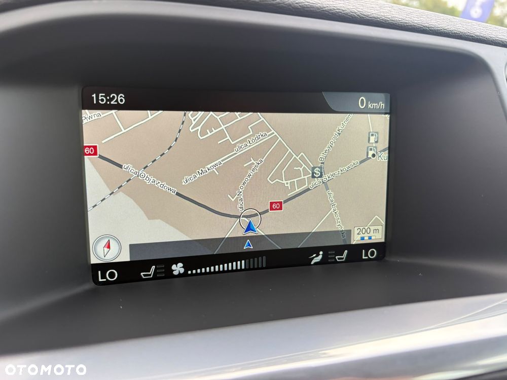 Volvo V60 D6 AWD Plug-in Hybrid R-Design Momentum - 18