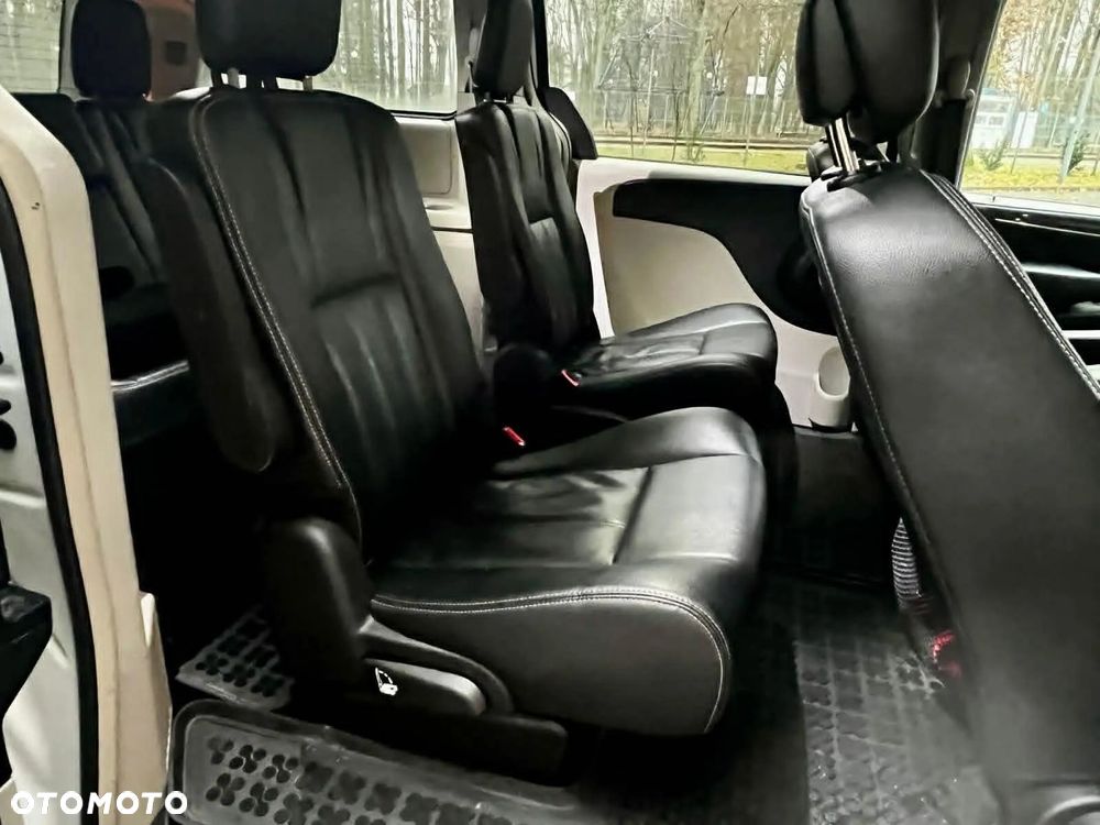 Chrysler Town & Country 3.6 Touring - 12