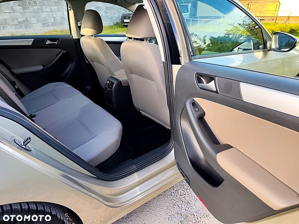 Volkswagen Jetta 1.2 TSI BlueMotion Technology Trendline - 19