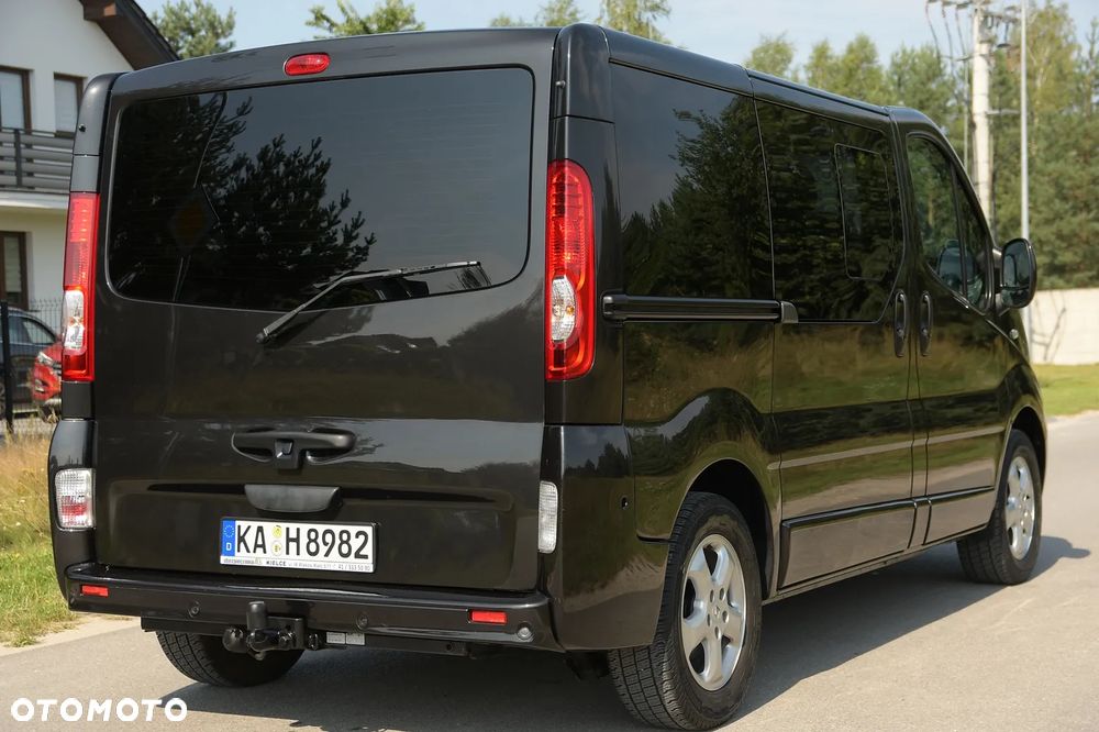 Renault Trafic Grand Passenger Black Edition - 8