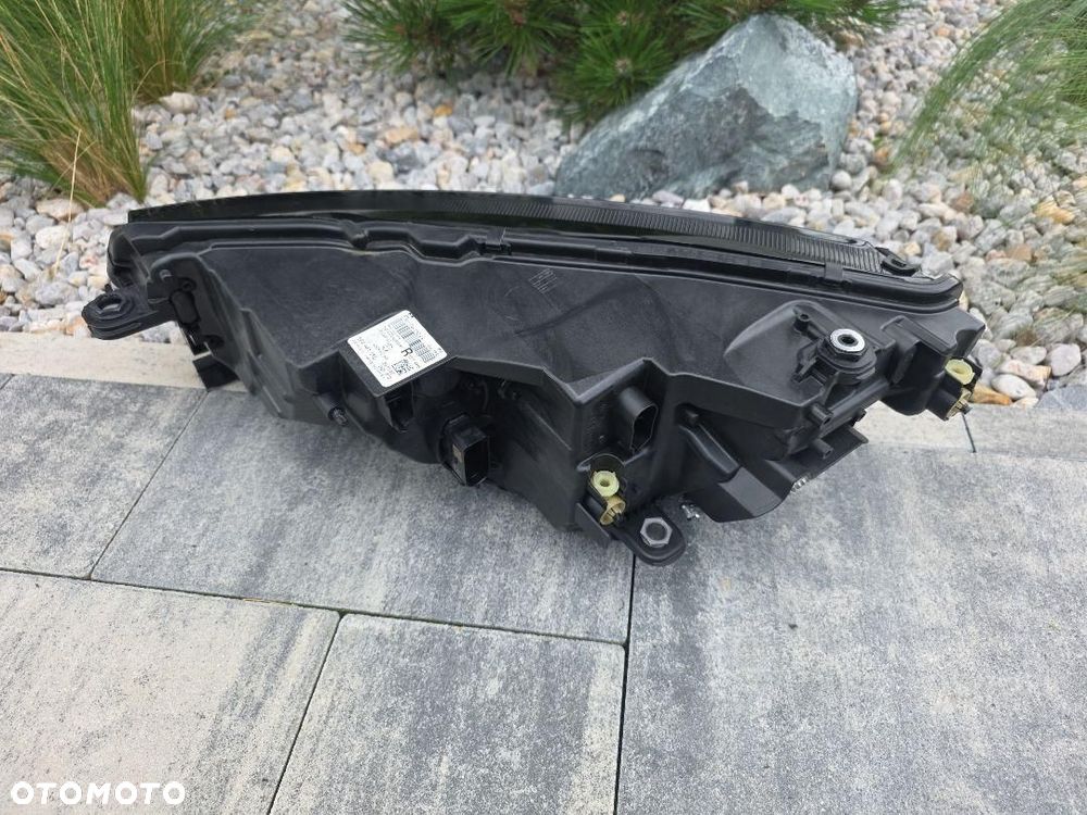 SKODA OCTAVIA 4 IV 5E4 LIFT Lampa prawa Kompletna Full Led Basic 5E4941010 - 9