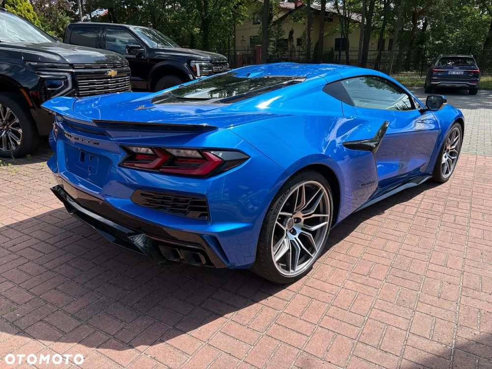 Chevrolet Corvette - 4