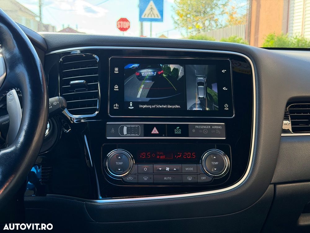 Mitsubishi Outlander ver-2-4-4wd-plug--in-hybrid-top - 21