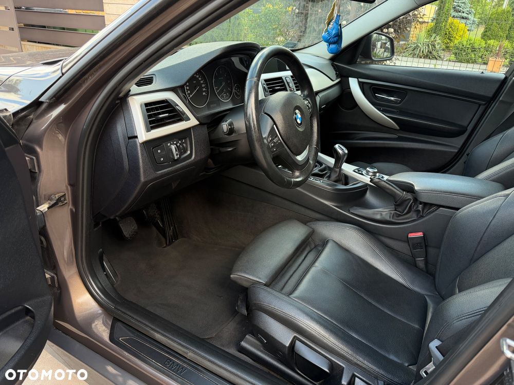 BMW Seria 3 318d Blue Performance Sport Line - 7