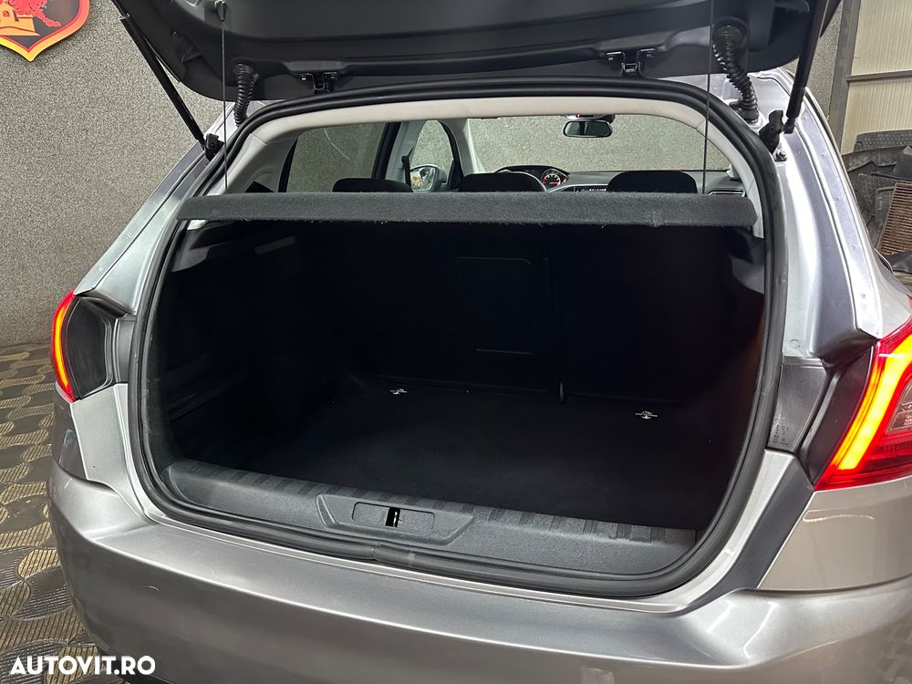 Peugeot 308 1.2 L PureTech Turbo S&S Allure - 10