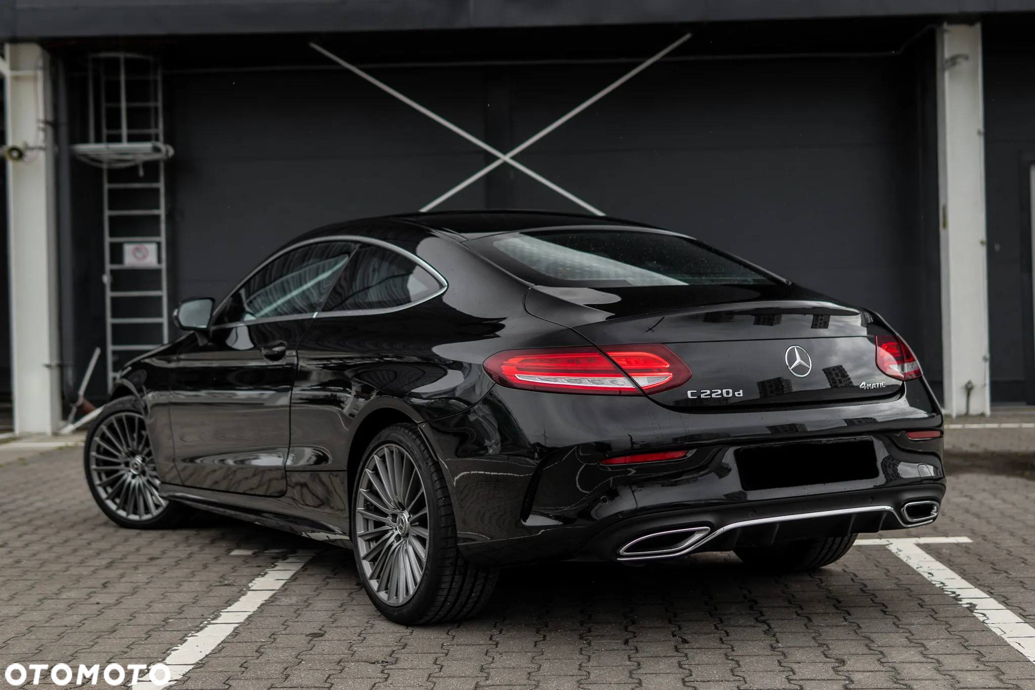 Mercedes-Benz Klasa C 220 d Coupe 4Matic 9G-TRONIC AMG Line - 4
