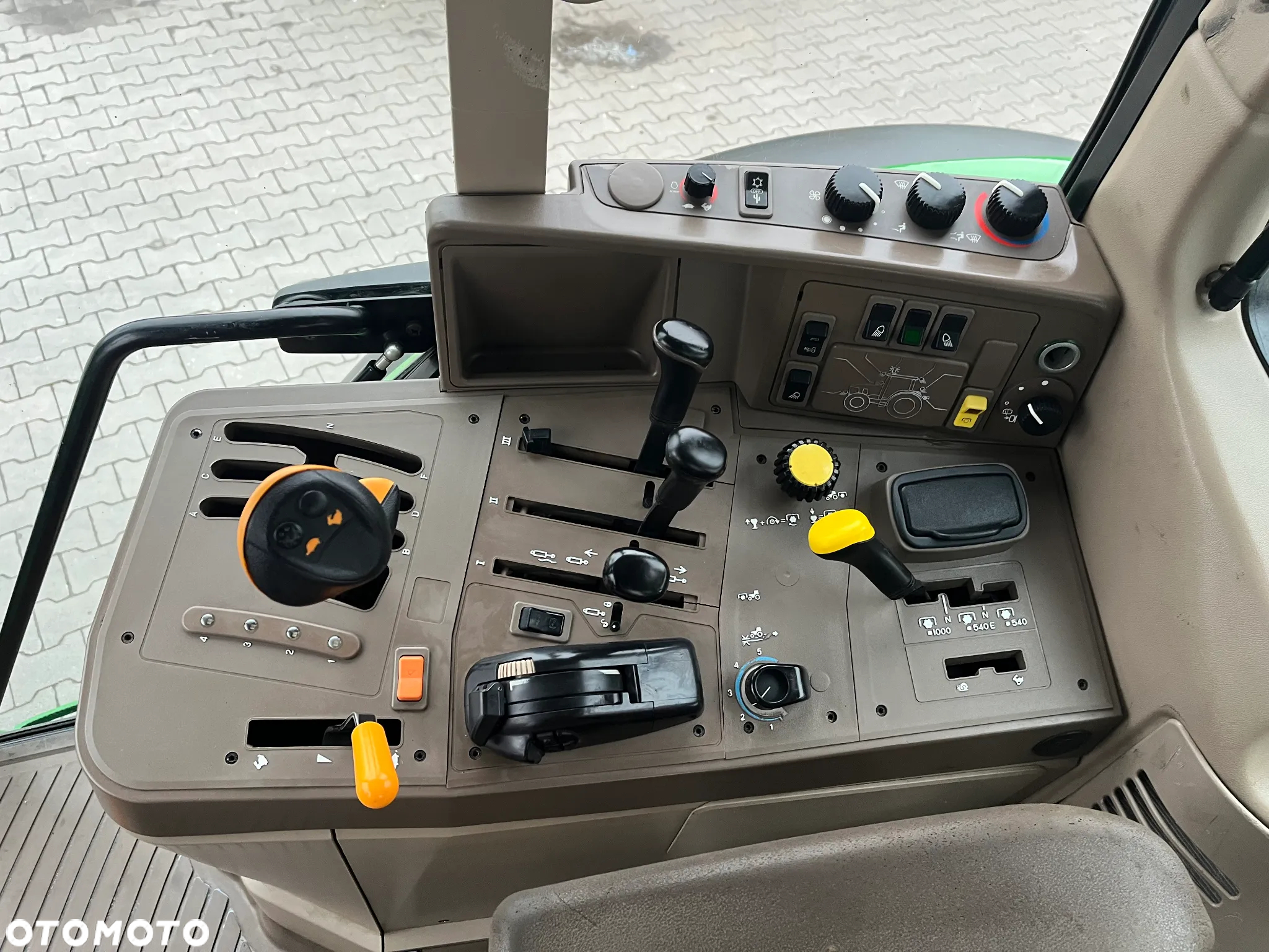 John Deere 6930 - 12