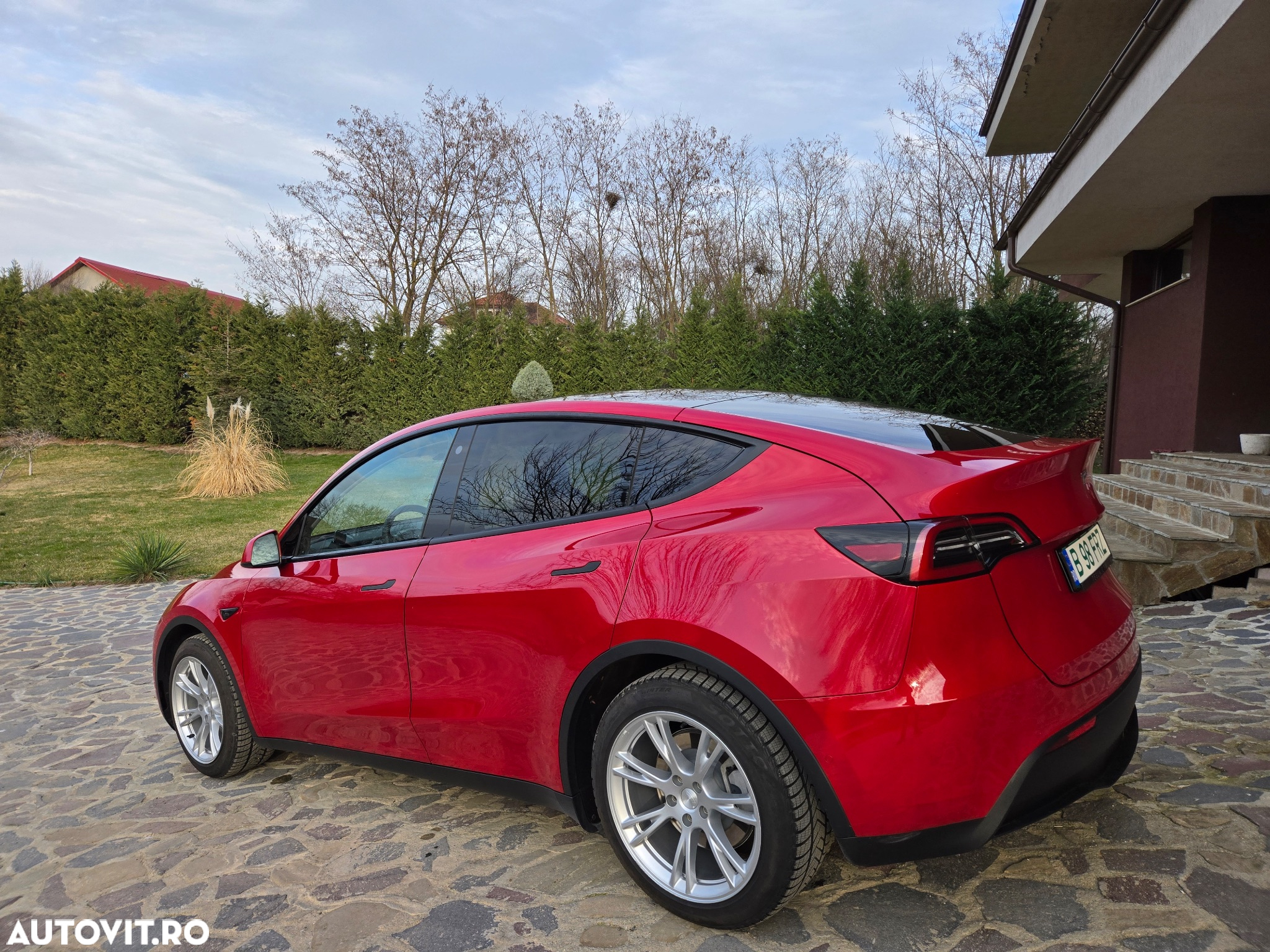 Tesla Model Y - 5
