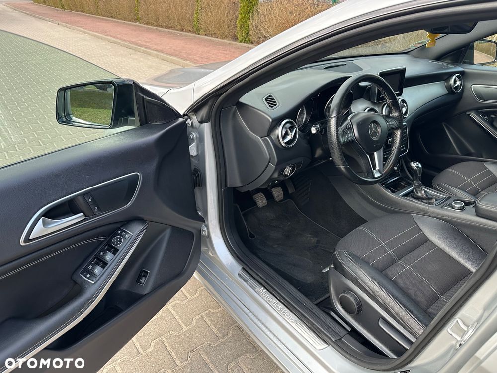 Mercedes-Benz CLA 180 UrbanStyle Edition - 14