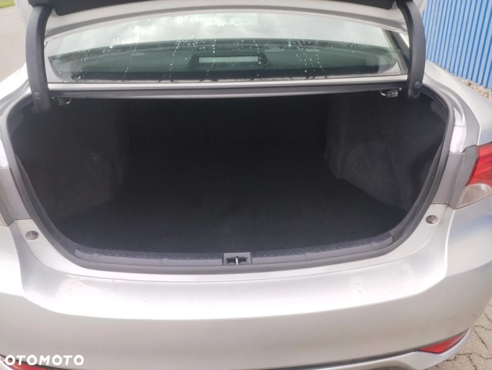 Toyota Avensis 2.0 D-4D Sol - 26