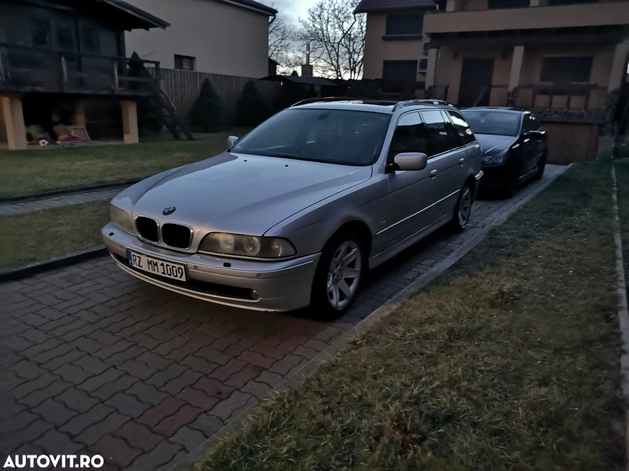 BMW Seria 5 530i Touring - 25