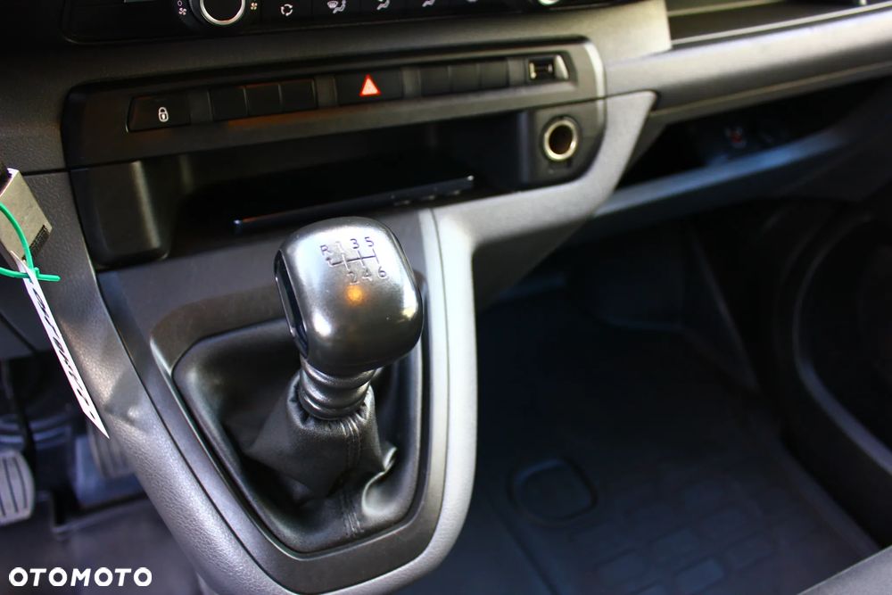 Peugeot EXPERT 2.0 122KM L3H1 BRYGADÓWKA 6 OSÓB LONG NAVIGACJA MAŁY PRZEBIEG 42 TYŚ KM  FV23% - 26