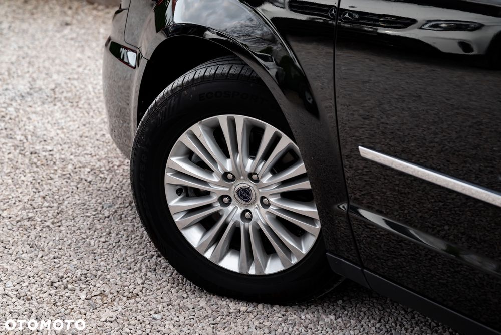Lancia Voyager 3.6 Platinum - 11