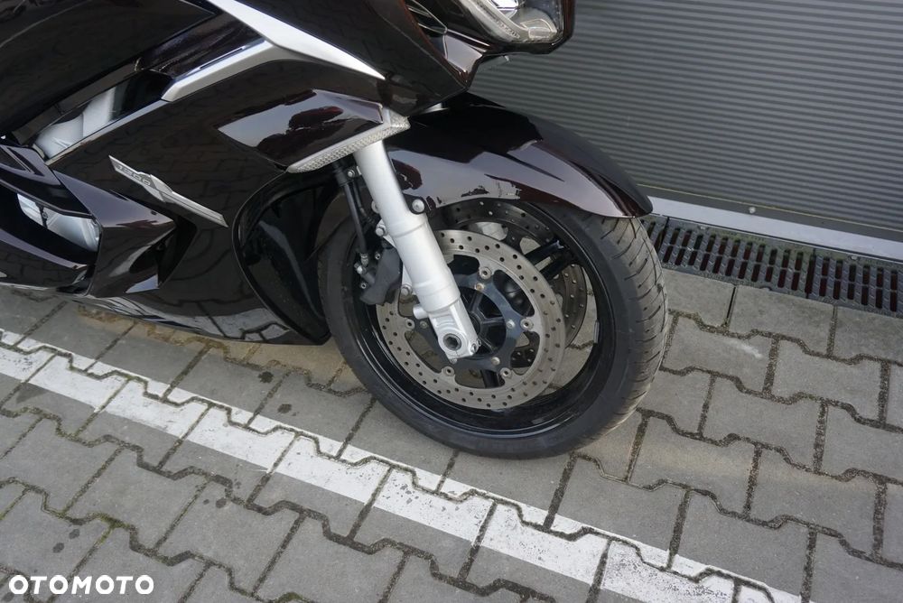 Yamaha FJR - 8