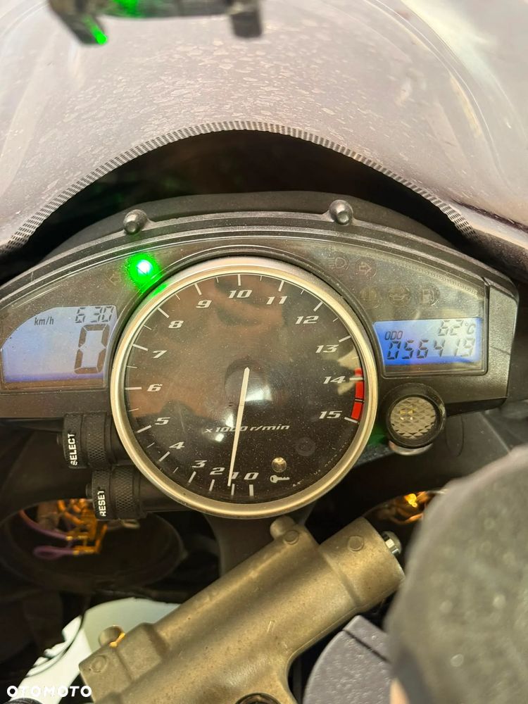 Yamaha R1 - 7