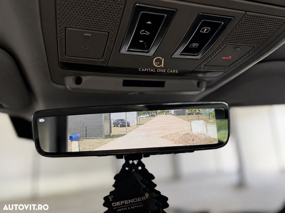 Land Rover Defender - 12