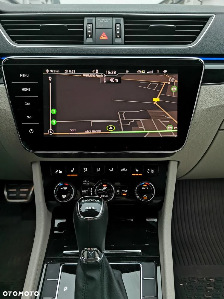 Skoda Superb 2.0 TSI 4x4 DSG L&K - 15