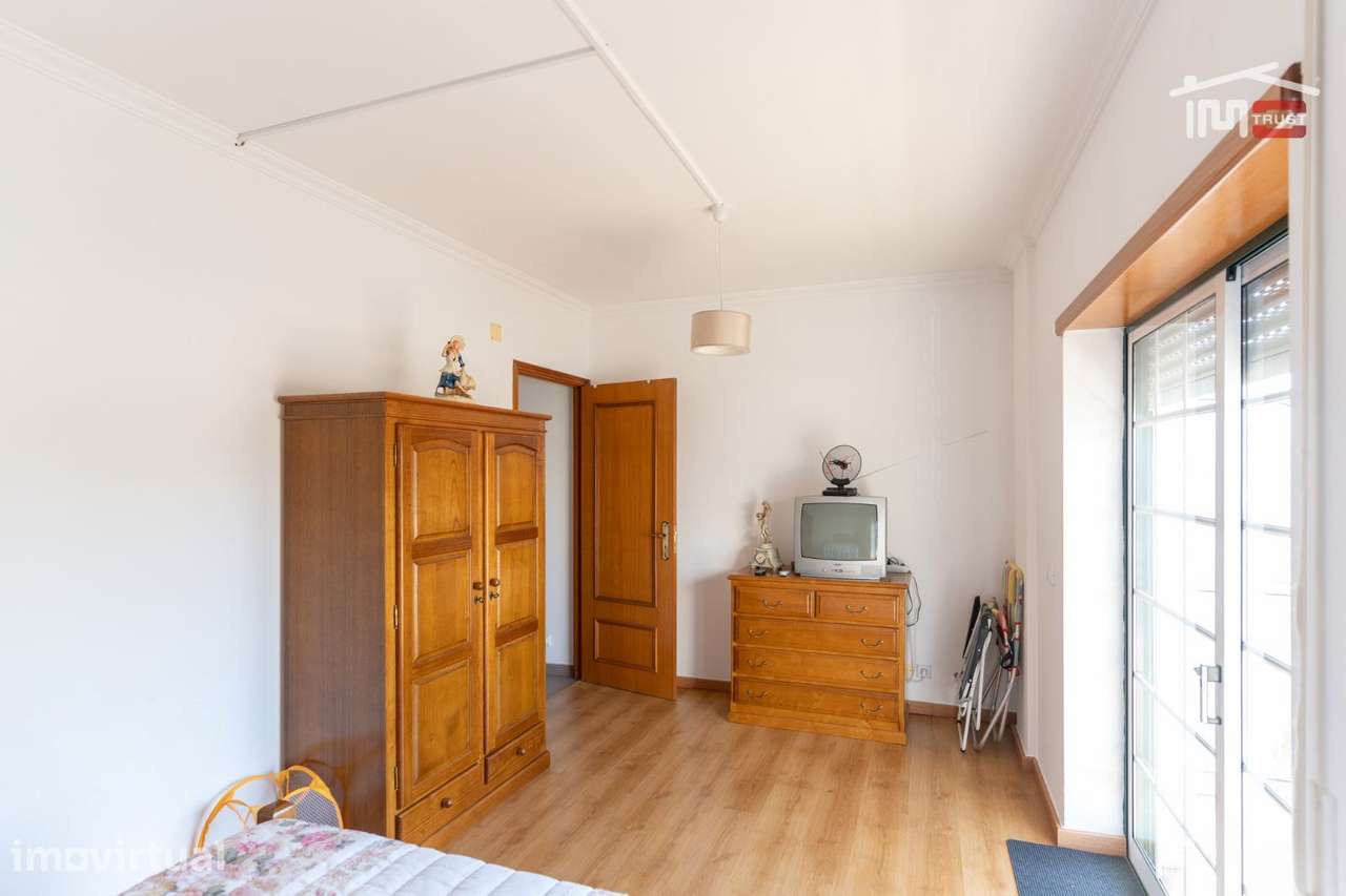APARTAMENTO T2 TOTALMENTE MOBILADO ROTUNDA SUL EM FÁTIMA - Grande imagem: 5/12