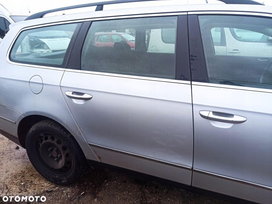 Drzwi prawy tył kompletne VW PASSAT B6 KOMBI LA7W - 1