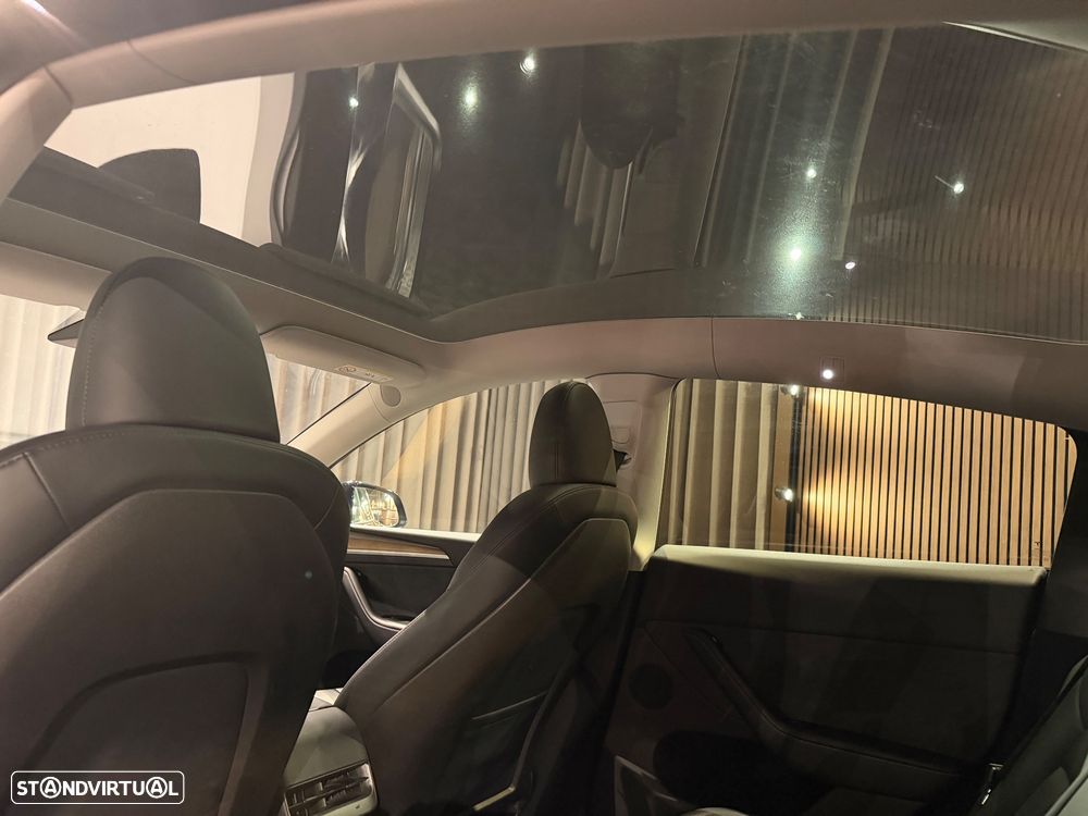 Tesla Model Y Long Range Dual Motor AWD - 26