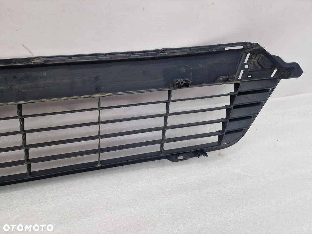 TOYOTA YARIS III 3 11- KRATKA ŚRODKOWA ZDERZAKA PRZEDNIEGO PRZÓD , NR 53112-0D210 , NR AUKCJI KR410 - 10