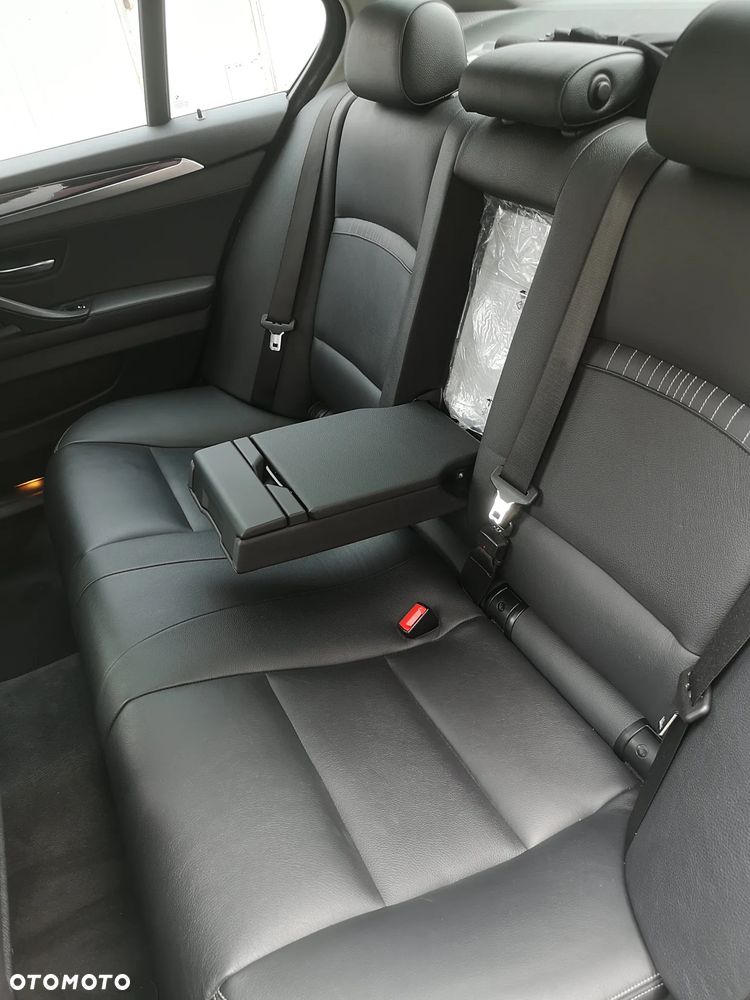 BMW Seria 5 525d Luxury Line - 11
