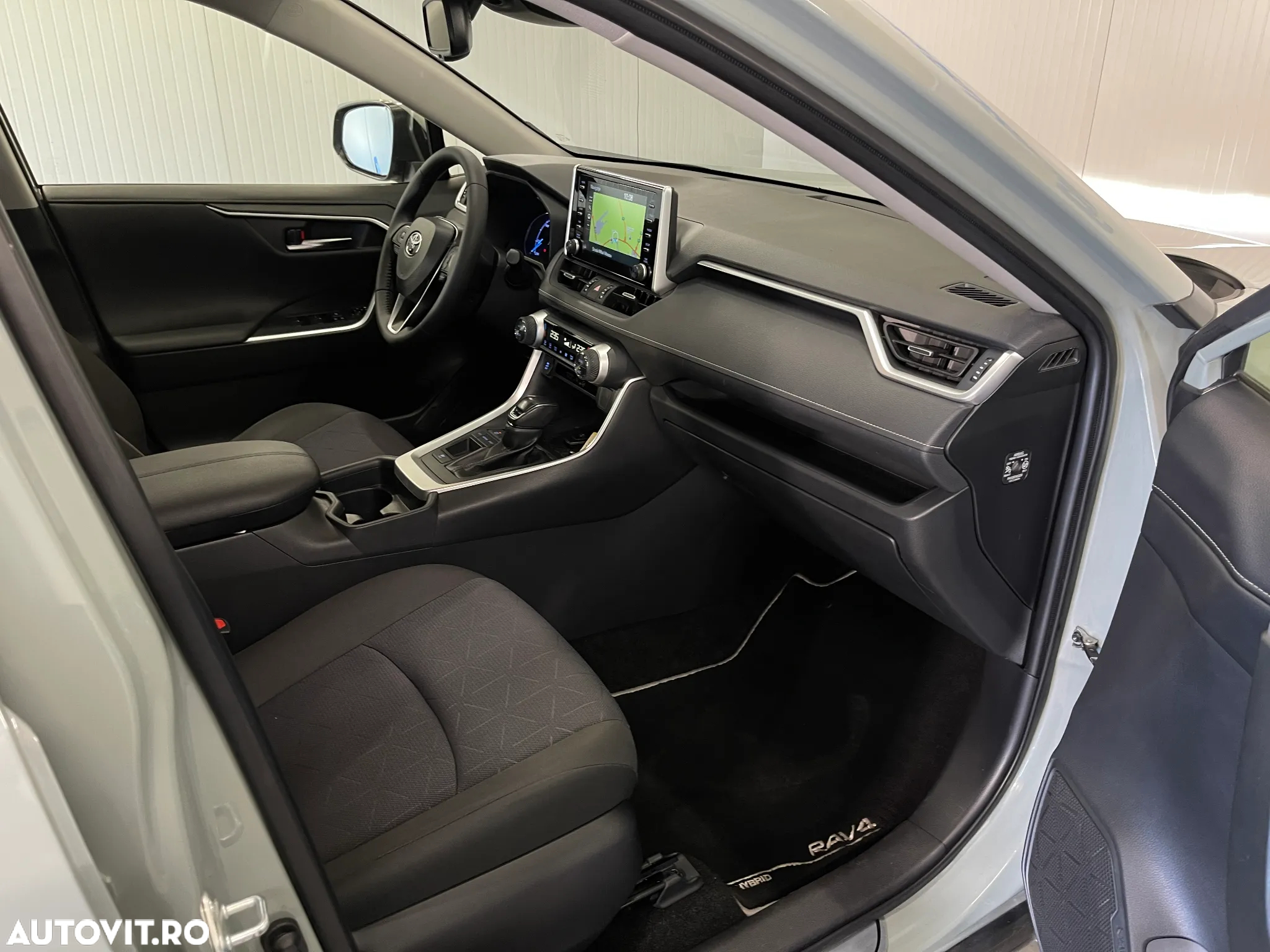 Toyota RAV4 - 9