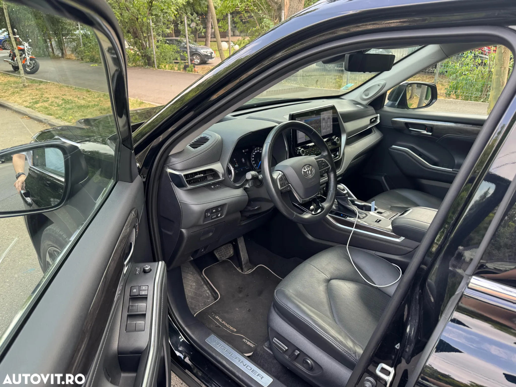 Toyota Highlander 2.5 L Hybrid Dynamic Force 248CP Luxury Metallic - 17