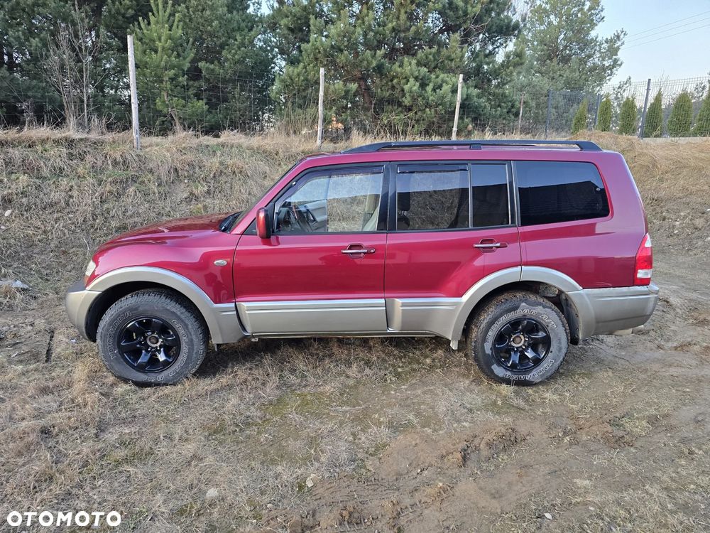 Mitsubishi Montero - 1
