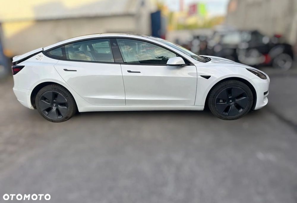 Tesla Model 3 Standard Reichweite Plus Hinterradantrieb - 2