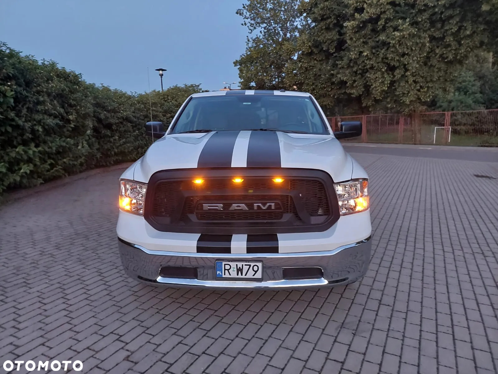 Dodge RAM 1500 5.7 4x4 - 22