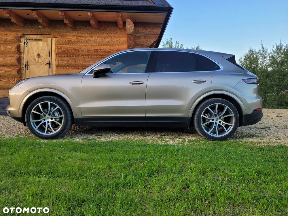 Porsche Cayenne - 2