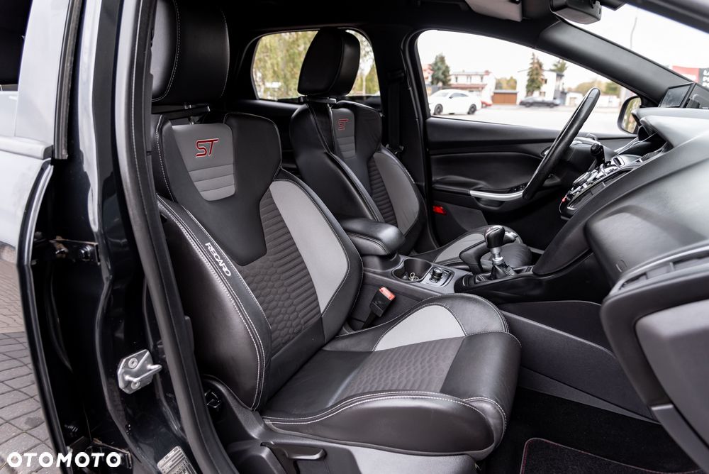 Ford Focus 2.0 EcoBoost ST - 26