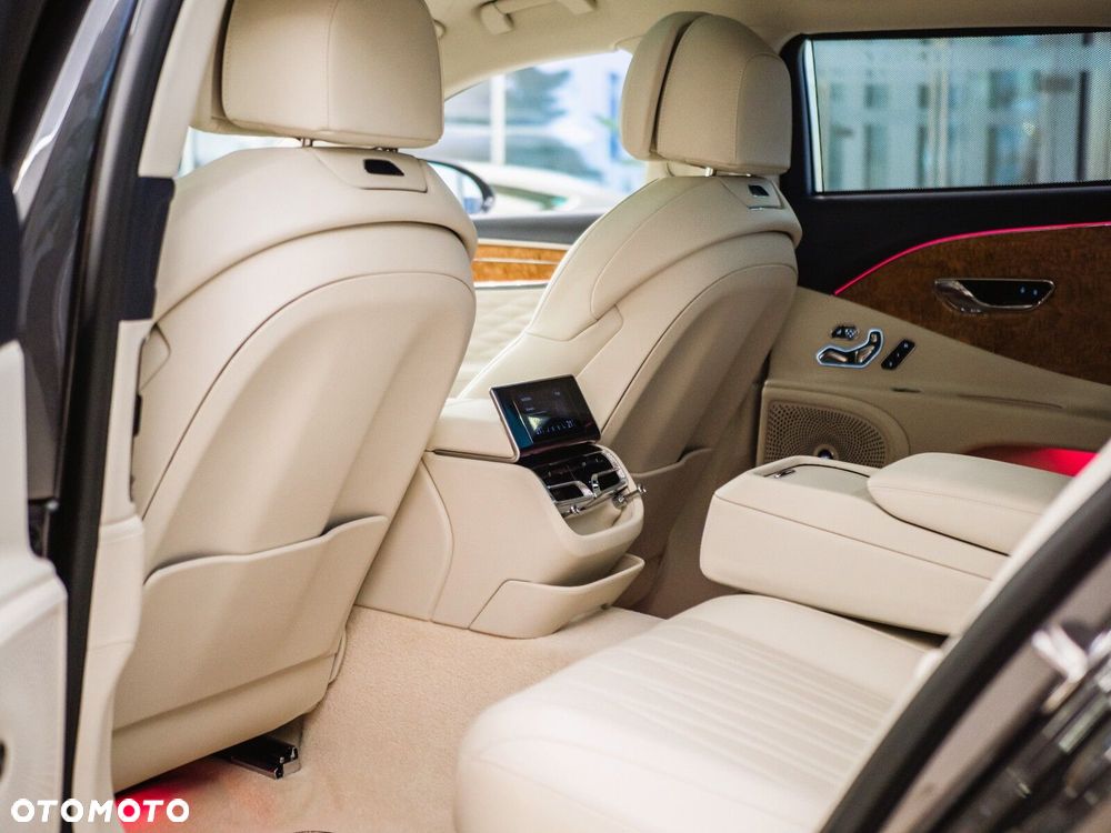 Bentley Flying Spur - 25
