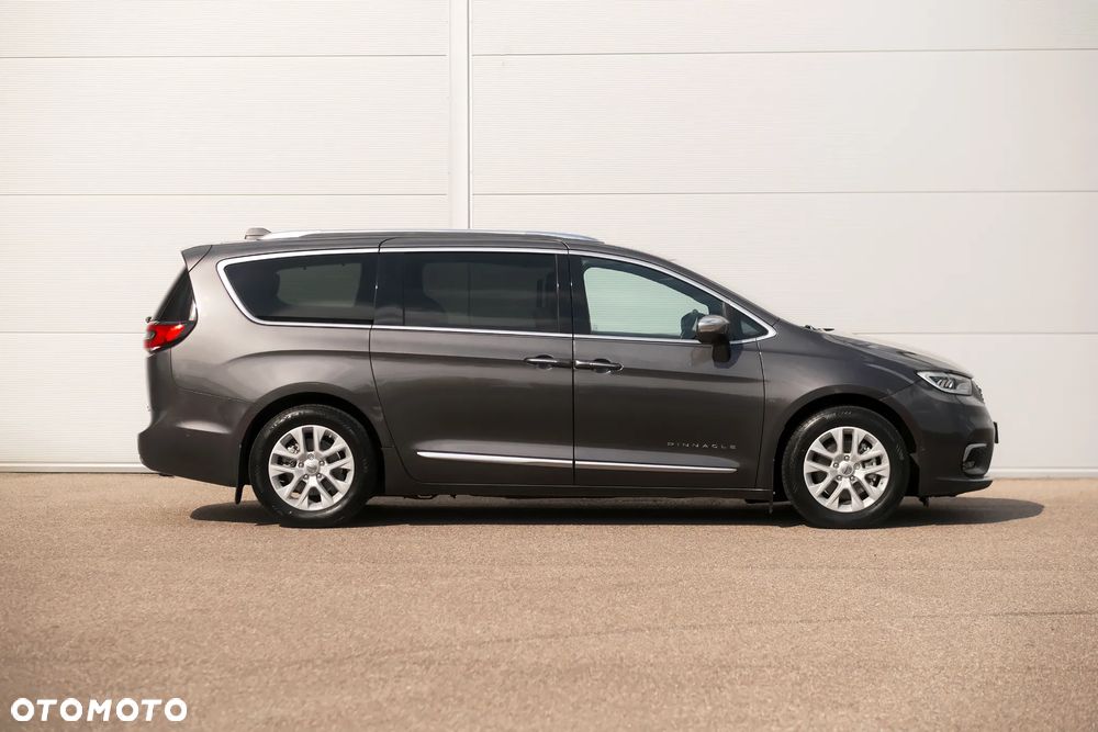 Chrysler Pacifica - 5