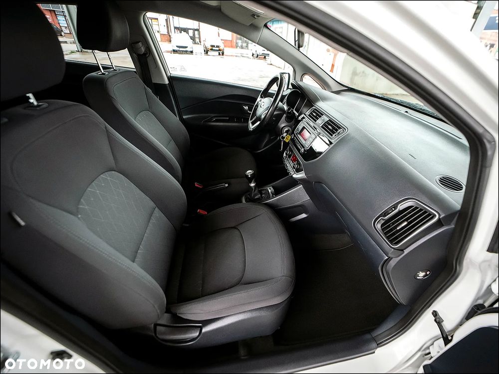 Kia Rio 1.2 Dream Team Edition - 35