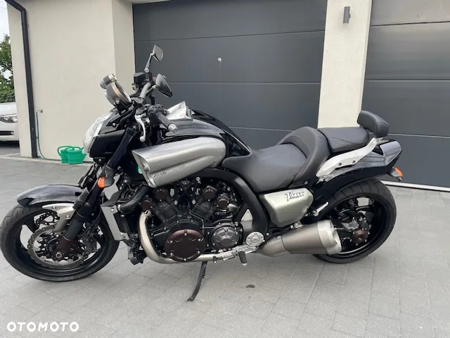 Yamaha V-MAX - 12