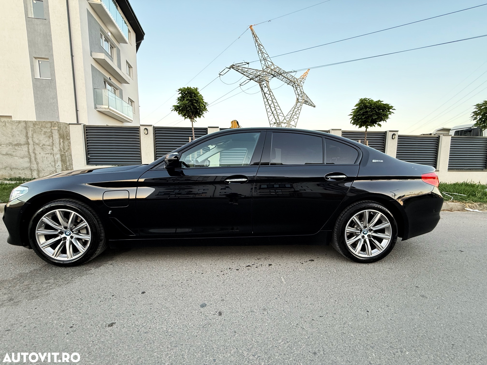 BMW Seria 5 530e Aut. - 3