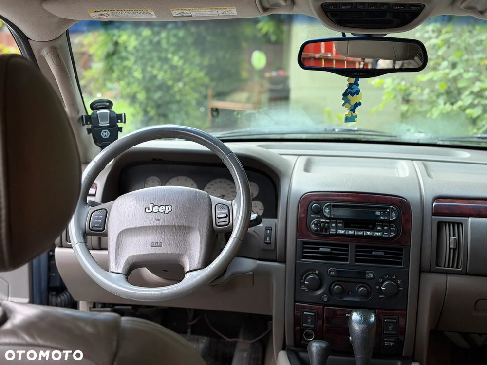 Jeep Grand Cherokee - 16